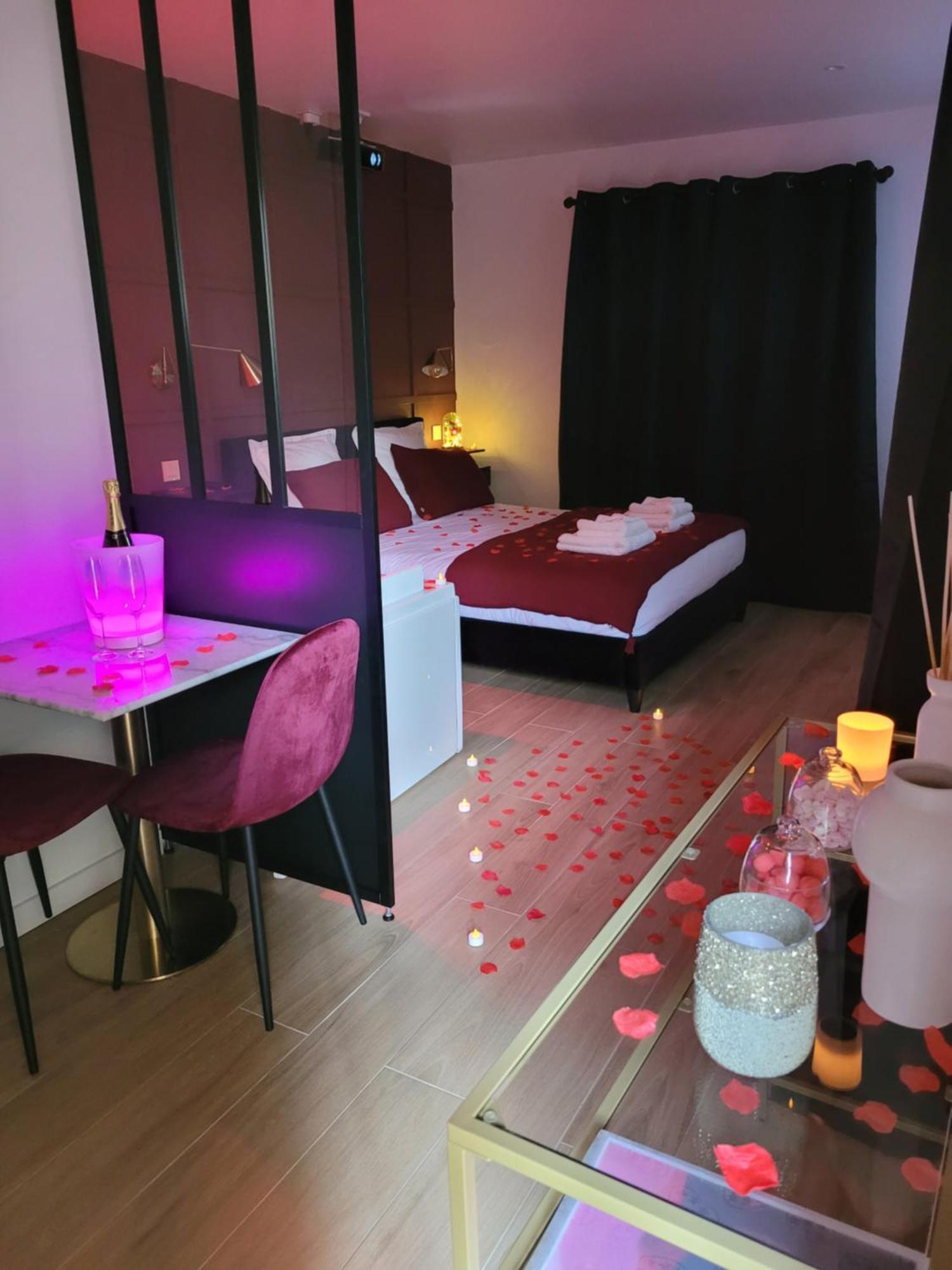 Nuit D'Evasion Love Room Avec Baignoire Balneotherapie Toulon Exterior foto