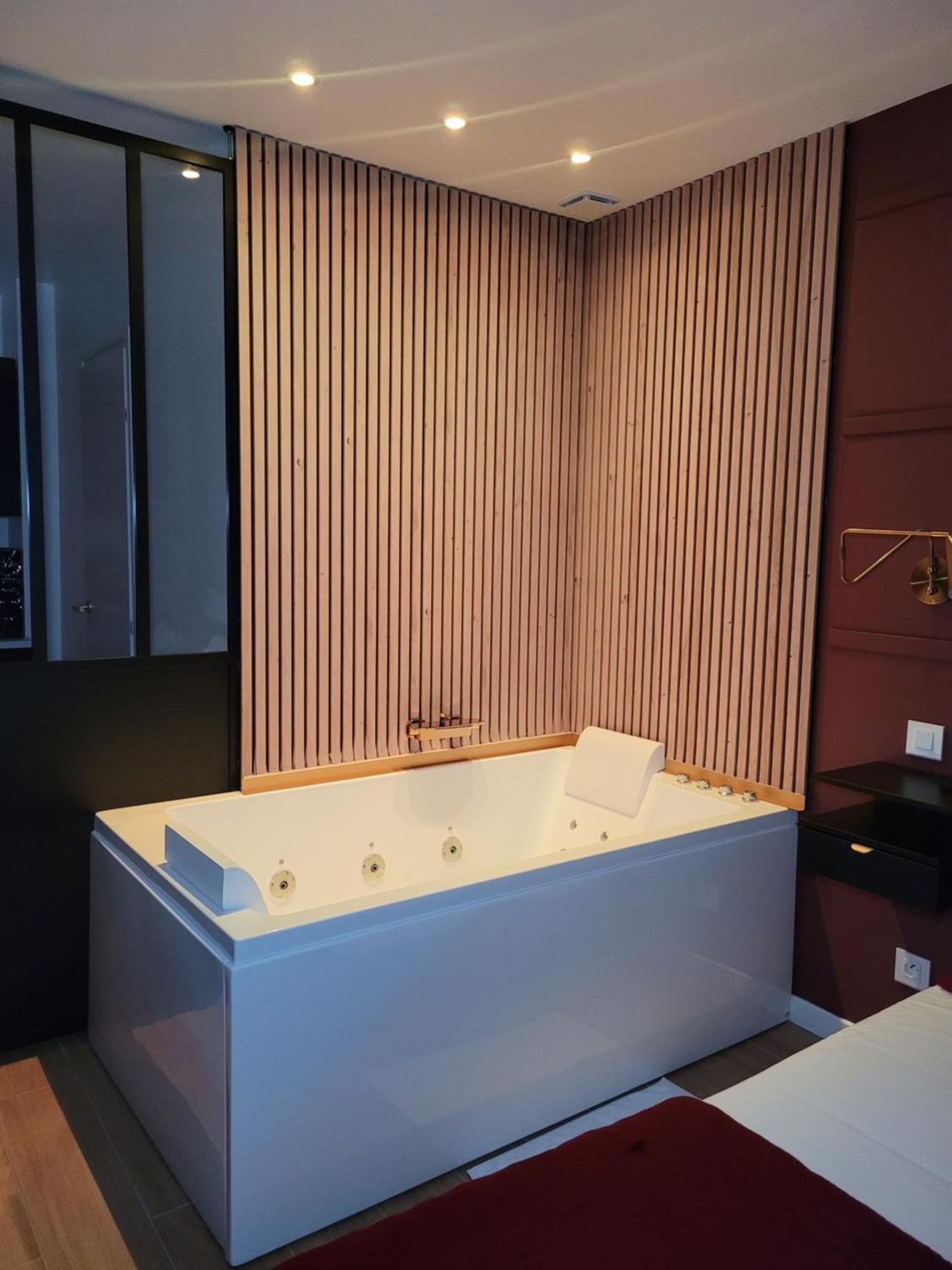 Nuit D'Evasion Love Room Avec Baignoire Balneotherapie Toulon Exterior foto